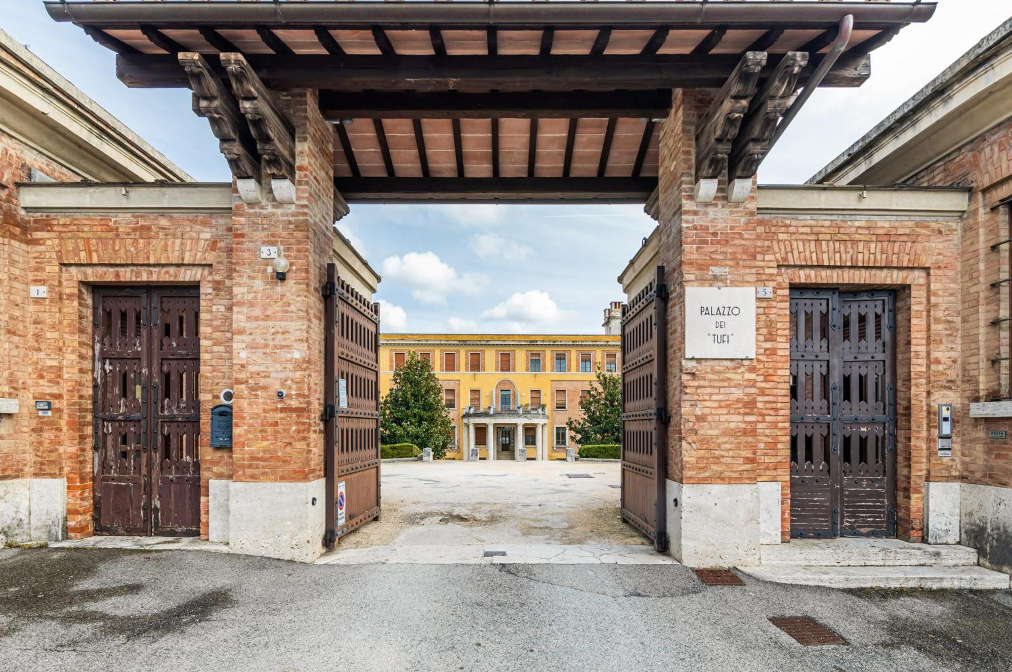 Porta Tufi Luxury Apartment With Private Parking! سيينا المظهر الخارجي الصورة